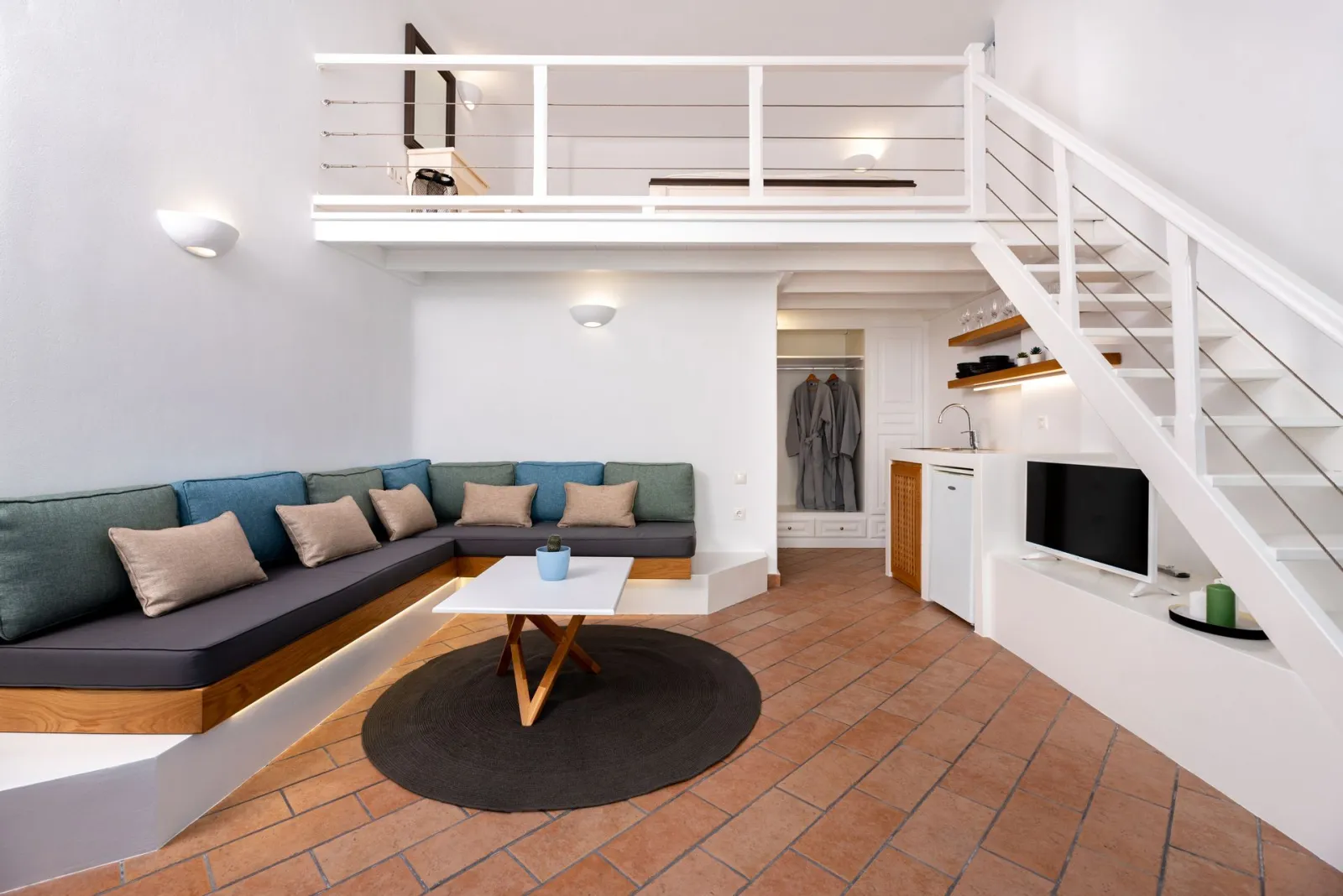 Grand Suite with Pool View - Split Level