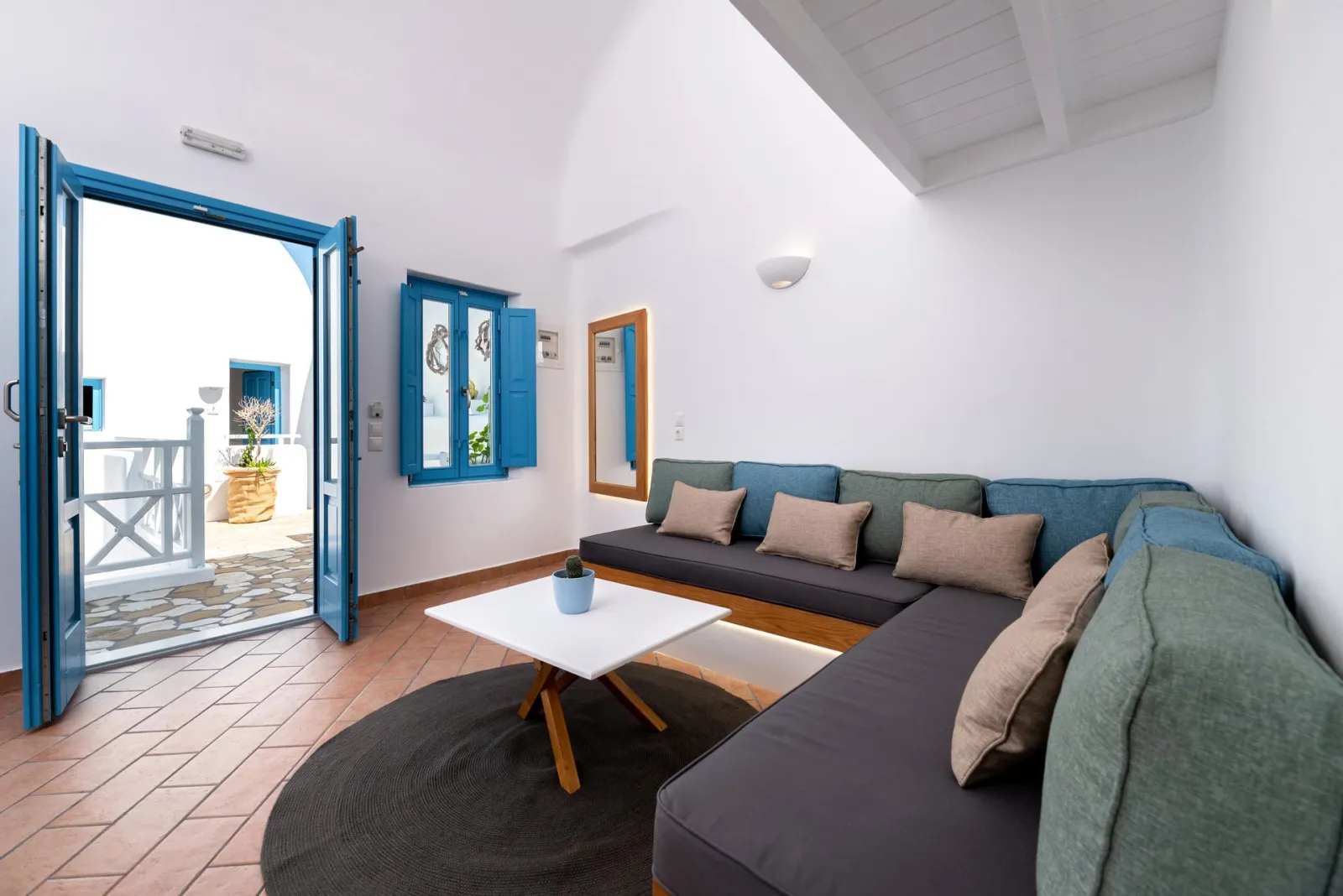 Grand Suite with Pool View - Split Level