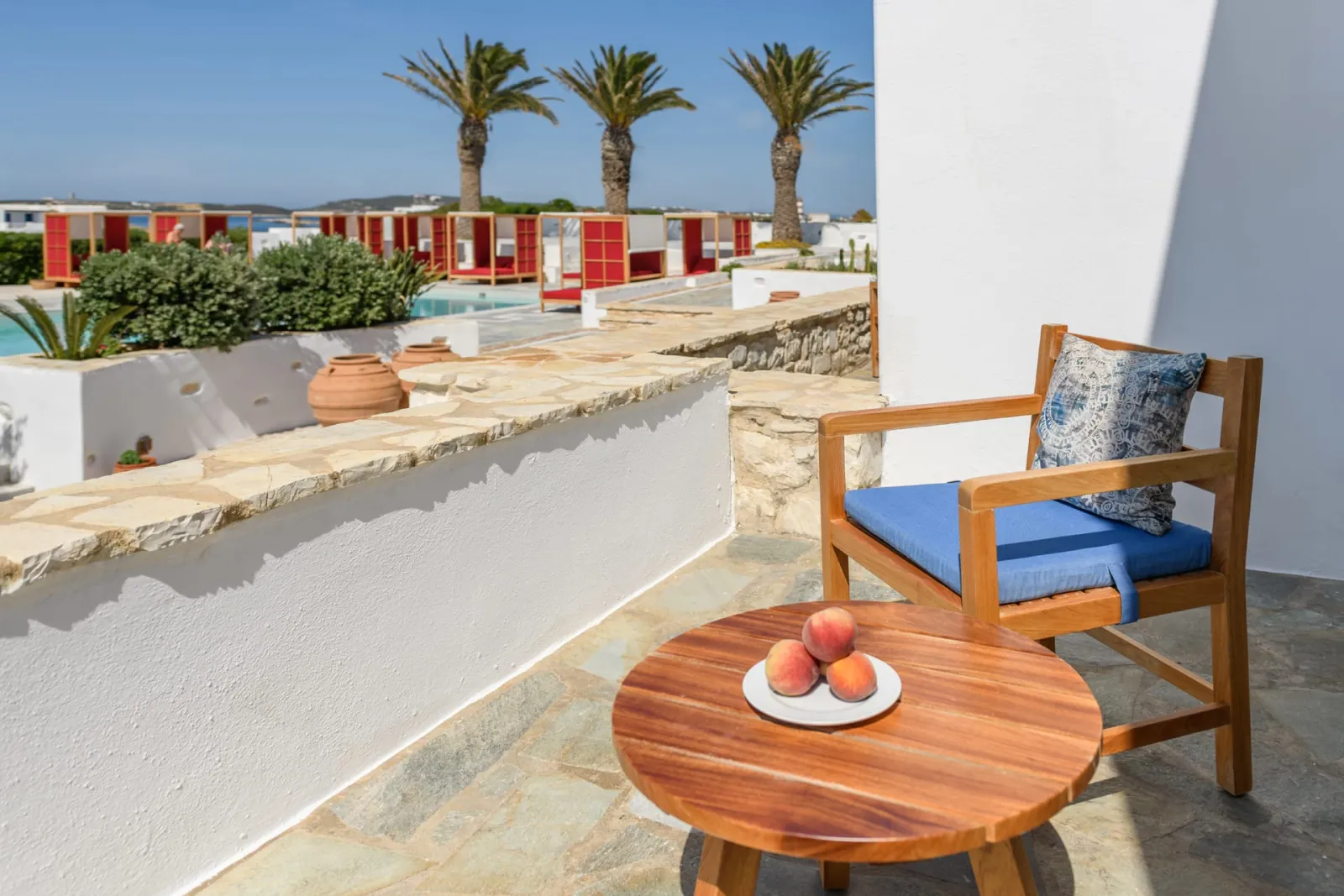 Standard Suite balcony pool/sea view