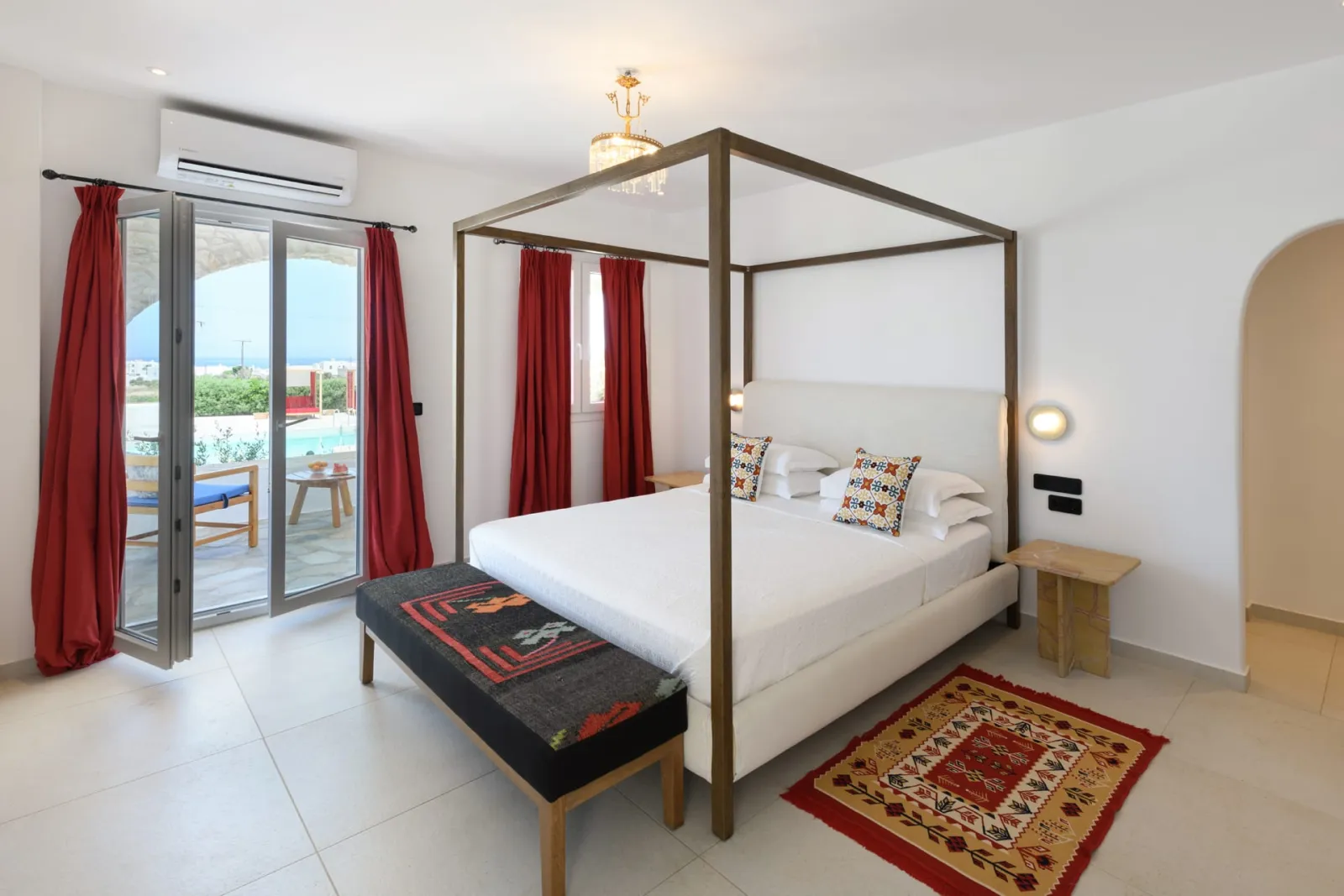 Standard Suite balcony pool/sea view