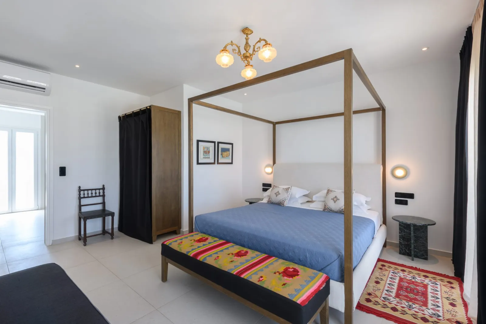 Superior suite with bathtub & balcony pool/sea view