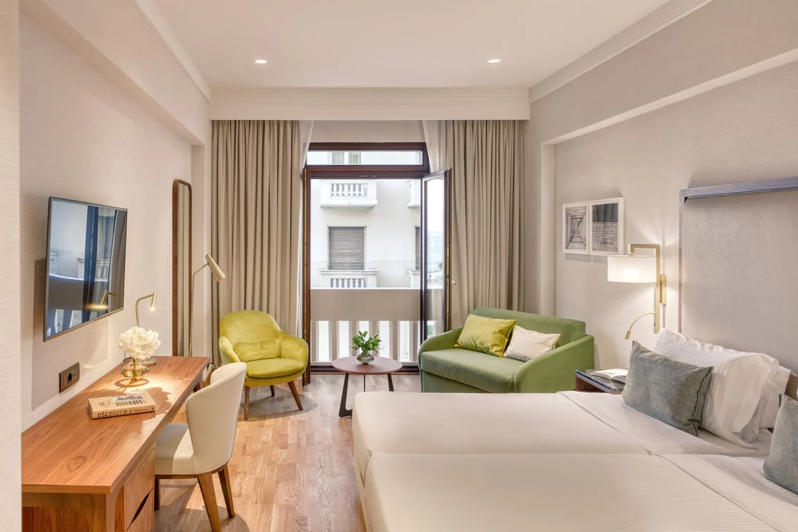 Superior Side View Triple Room