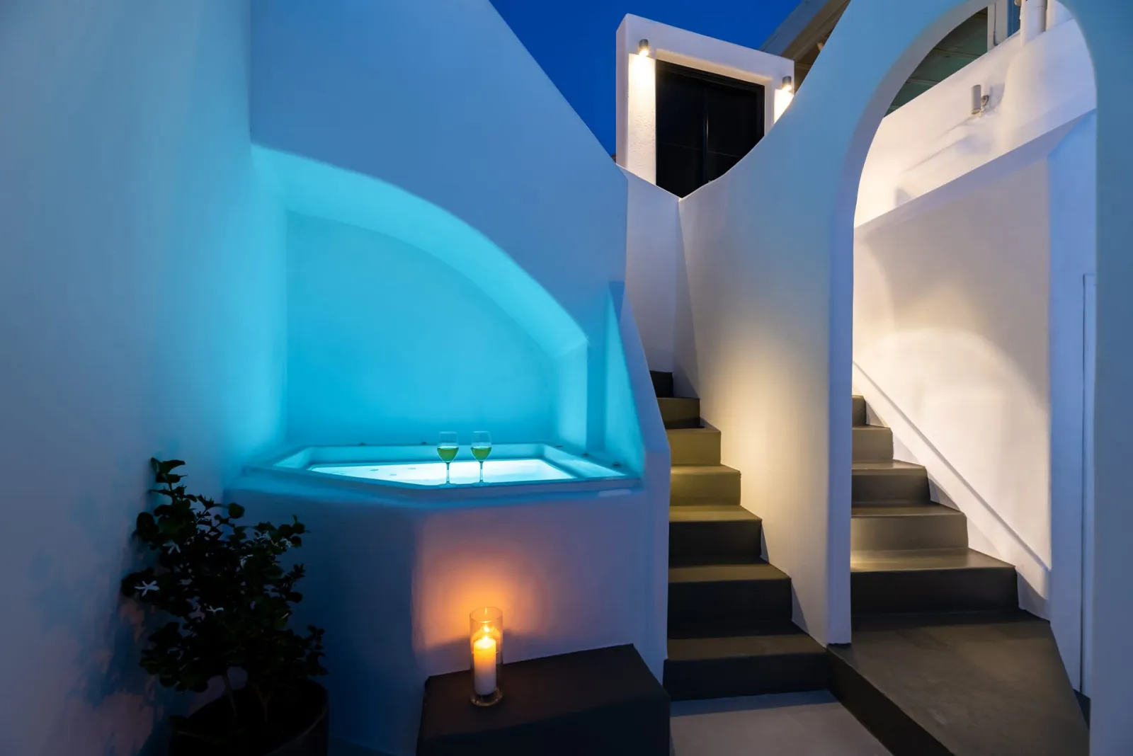 Premier Suite with outdoor heated jetted tub &amp; Sea View.