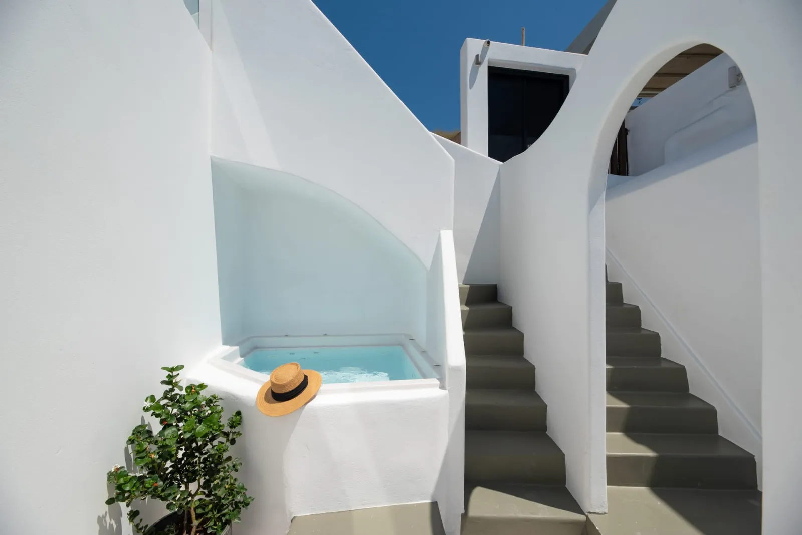 Premier Suite with outdoor heated jetted tub &amp; Sea View.