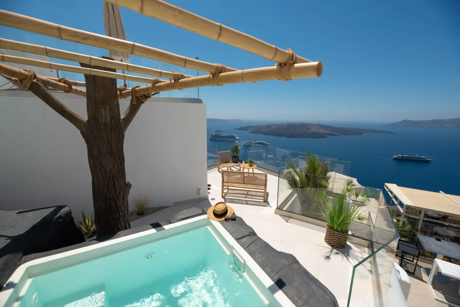 Junior Suite with outdoor heated jetted tub & Sea View