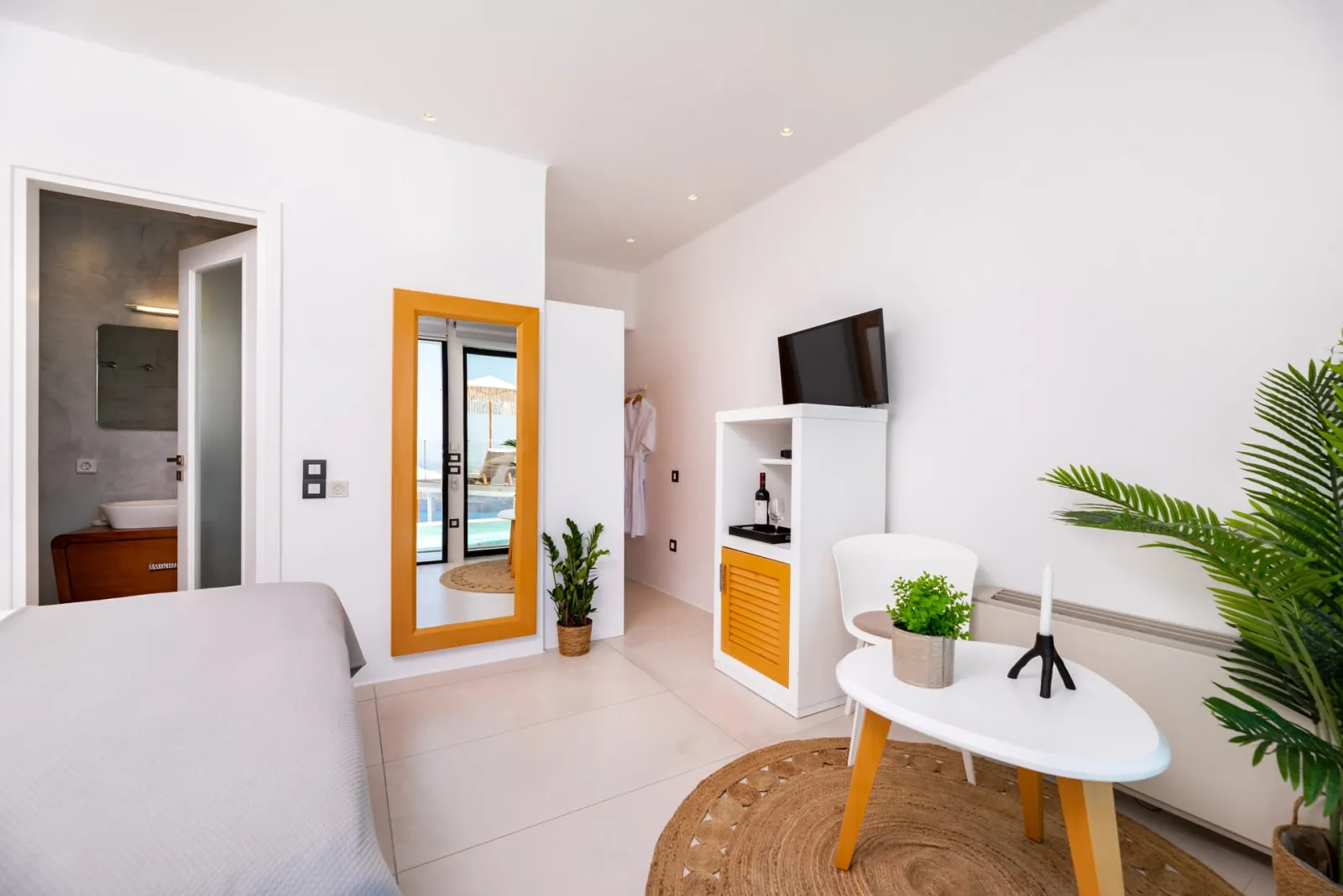 Honeymoon Suite with Outdoor Private Pool &amp; Sea View