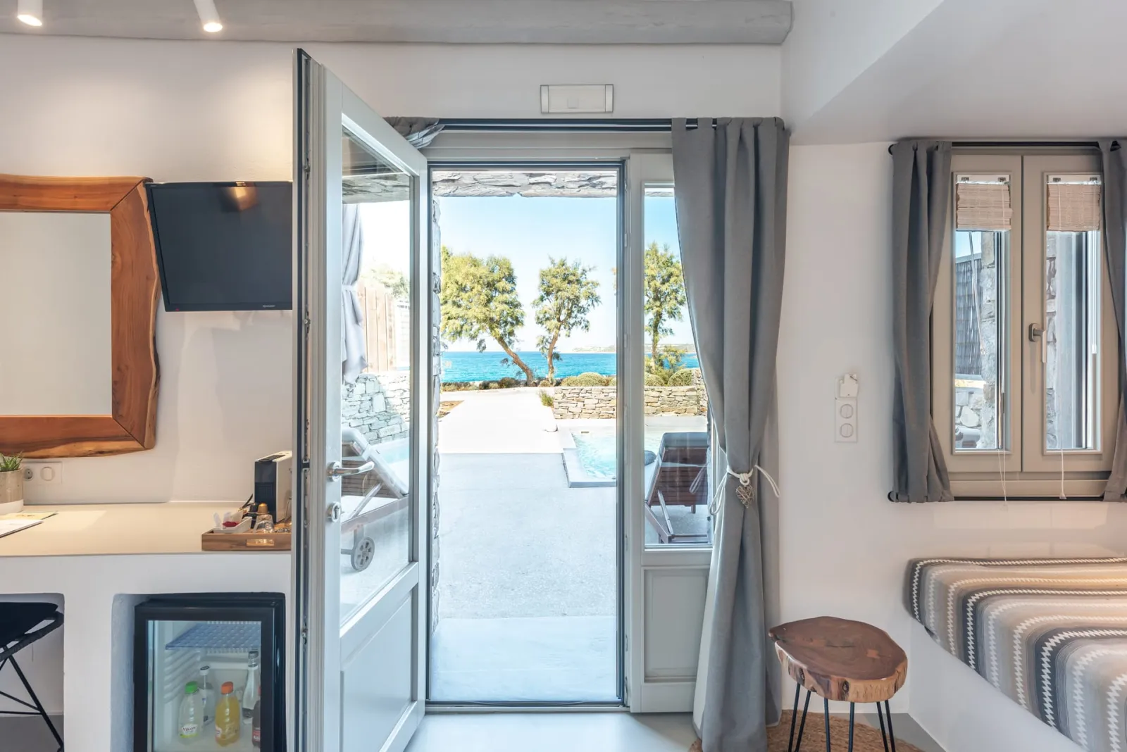Suite with Private Plunge Pool & Sea View