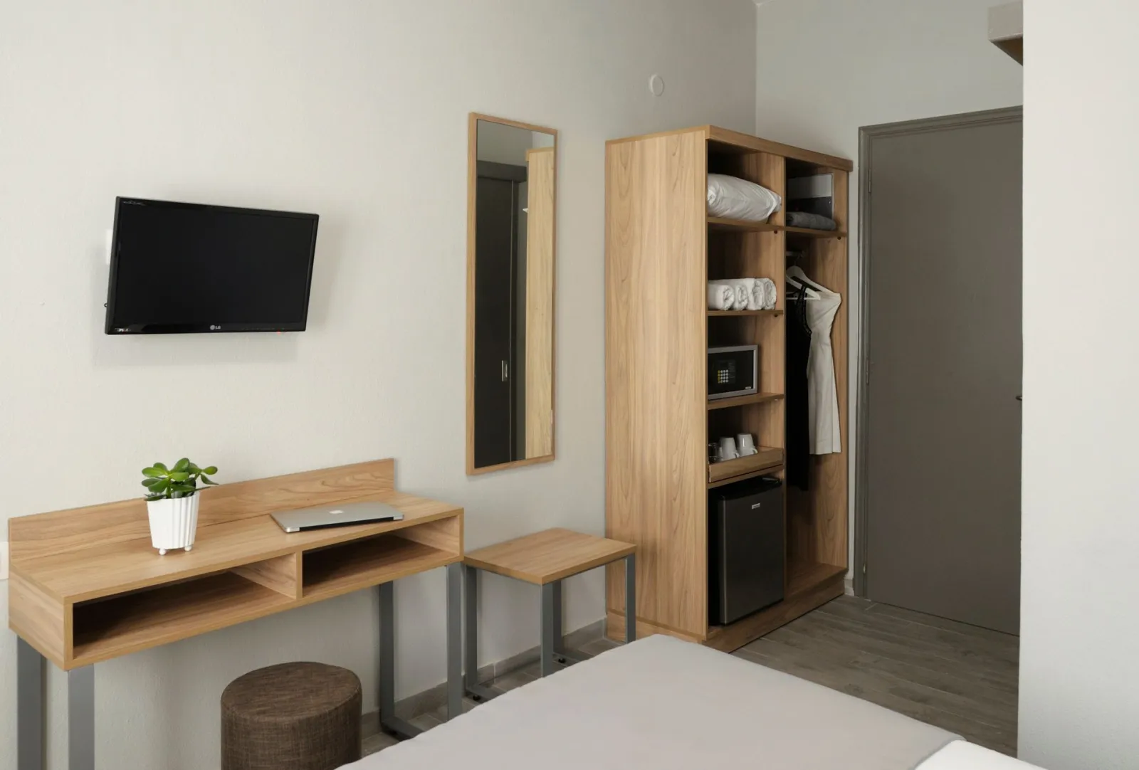 Small Double Room Ground Floor (no balcony)