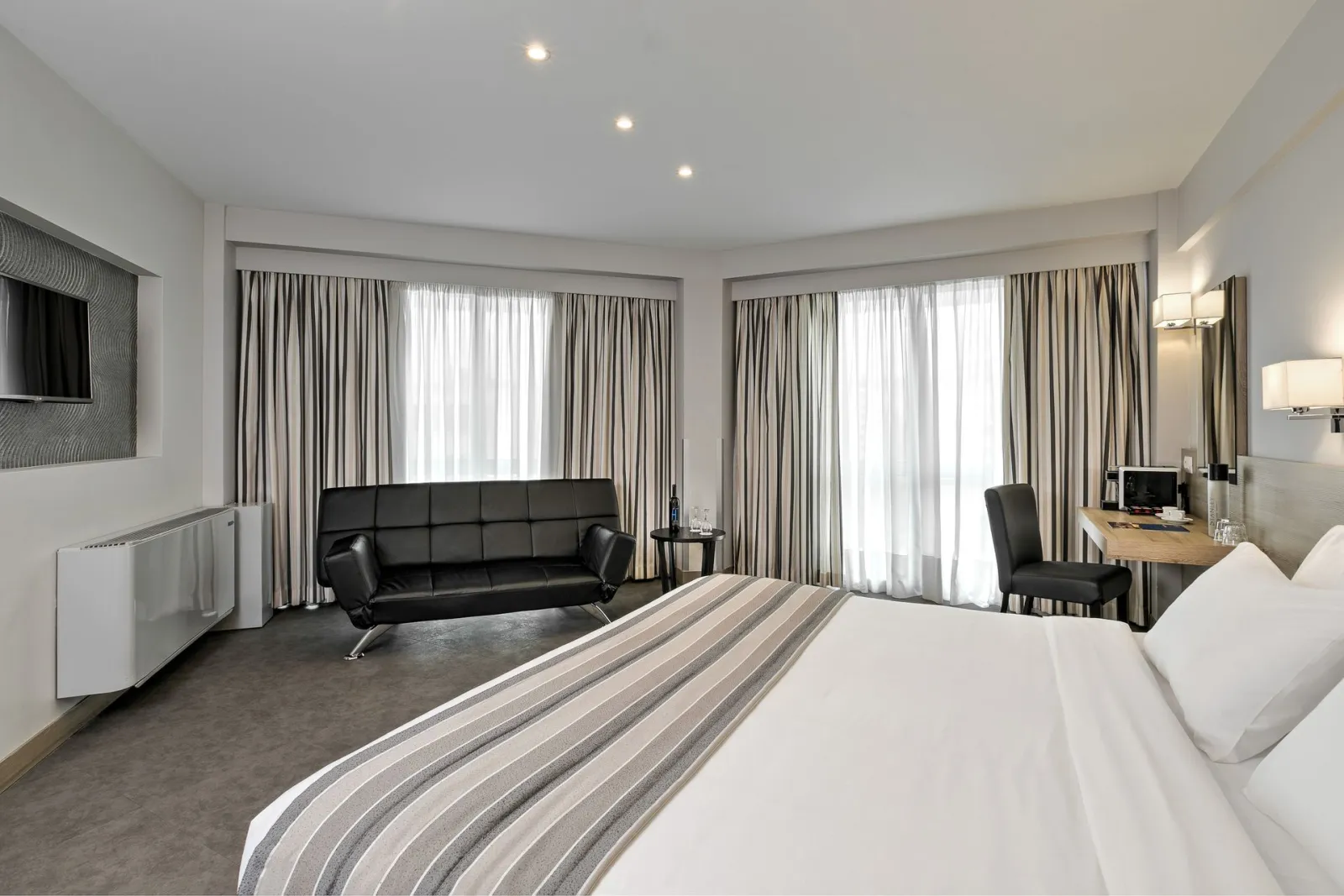 Family Room (2 adults + 2 children)