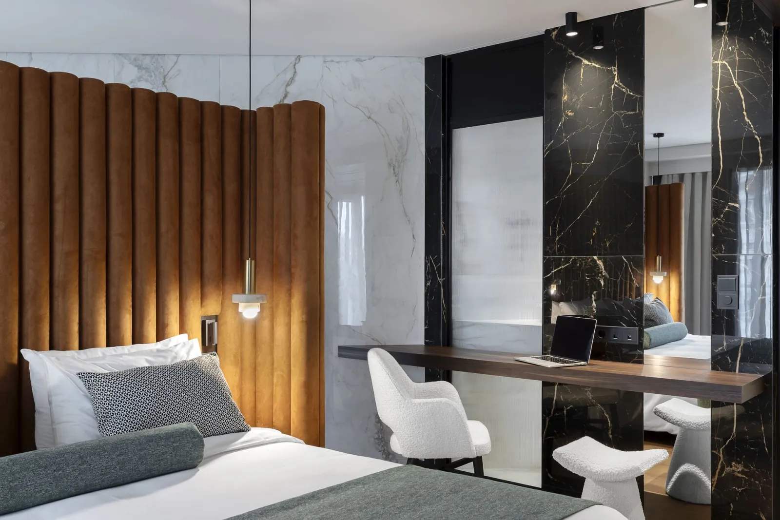 Two Bedroom Suite with Jacuzzi and Lounge Access