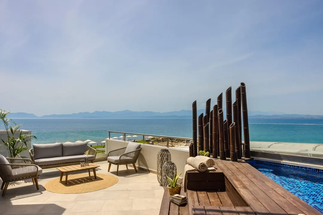 Executive Suite with outdoor jet tub