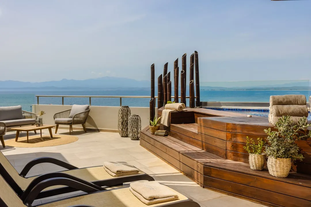 Executive Suite with outdoor jet tub