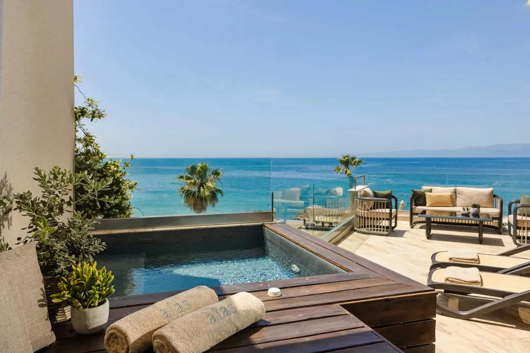 Alas Suite with outdoor jet tub
