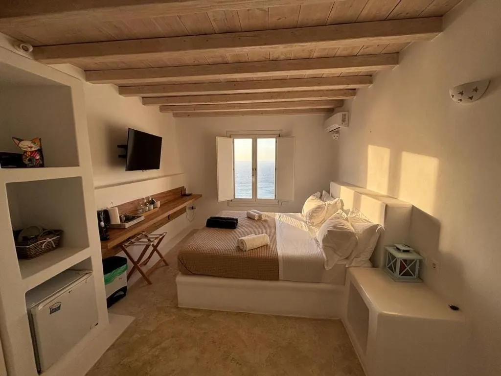 Deluxe Double Room with Sea View (Phos Suite)