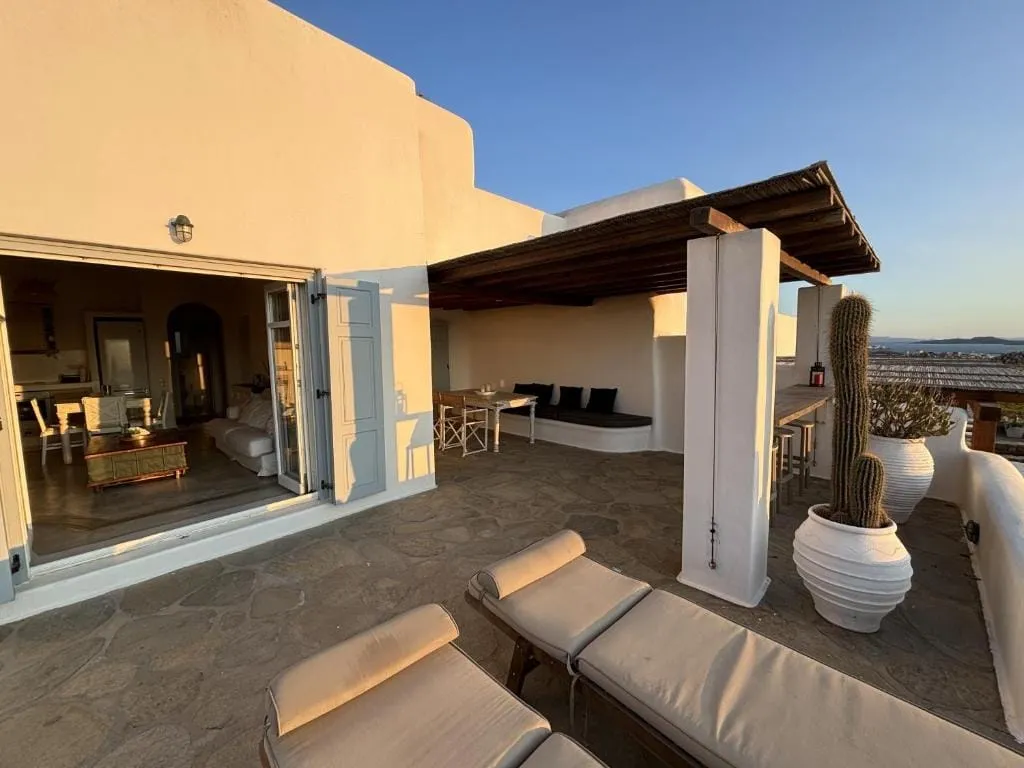 Deluxe Apartment (Mare White)