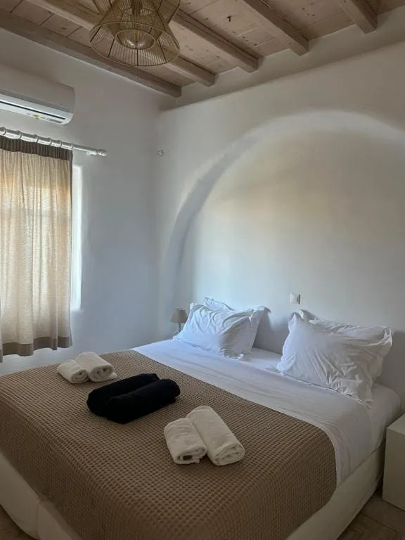 Deluxe Apartment (Mare White)