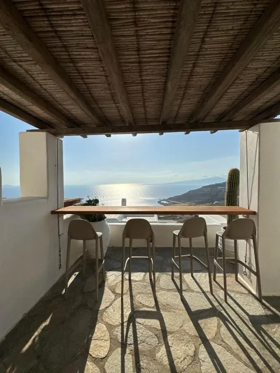 Deluxe Apartment (Mare White)