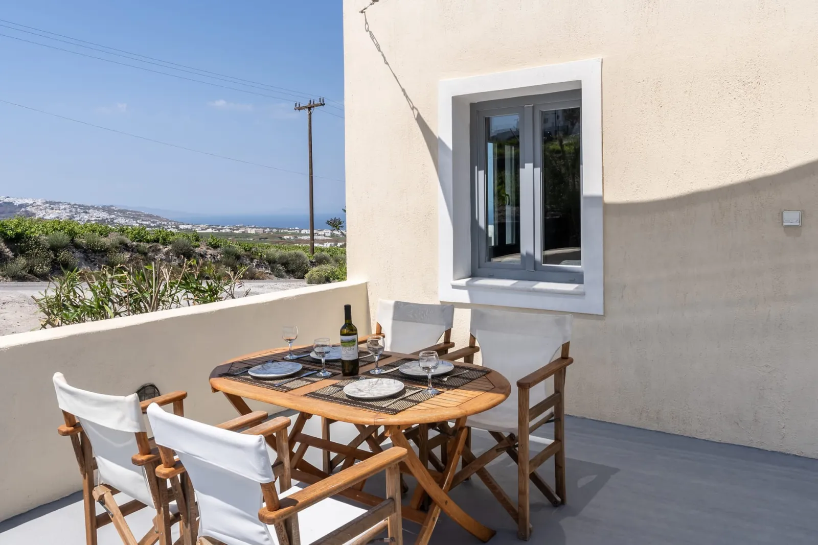 One-Bedroom Apartment with Vineyard &amp; Sea View