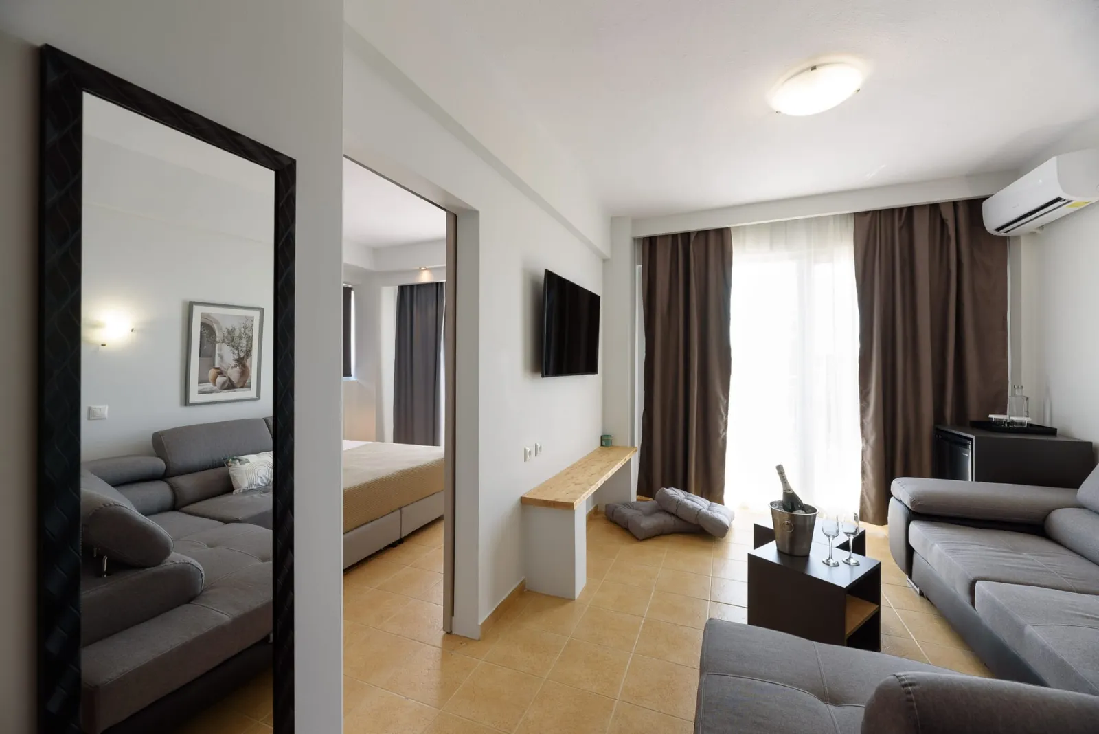 FAMILY CONNECTING SUITE