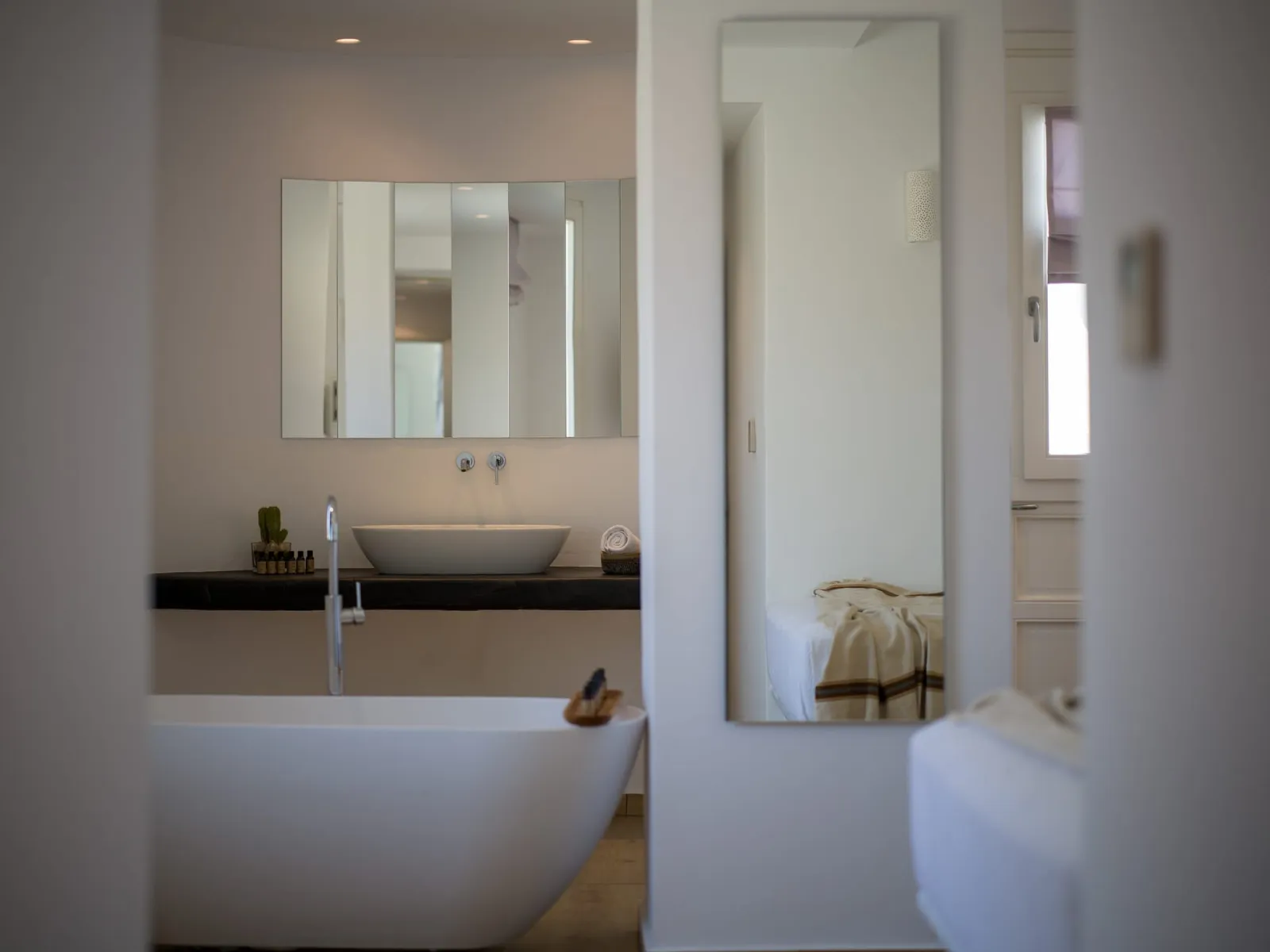 ELEGANT Sea view Suite :2 Bedroom with Sharing Pool