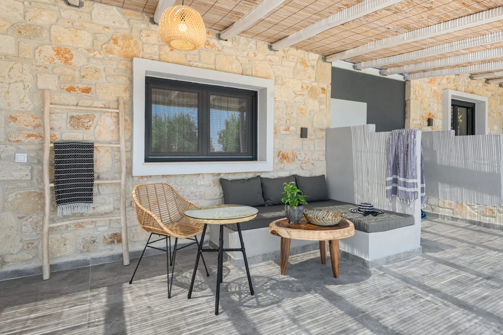 "Four Olives" Luxury Rooms -  Regalis Afitos