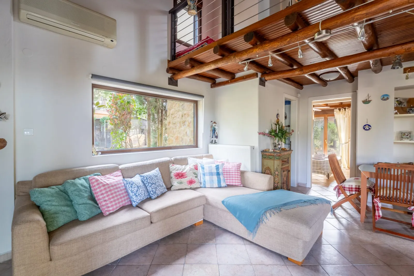 Magnolia Villa with Shared Pool -Sani