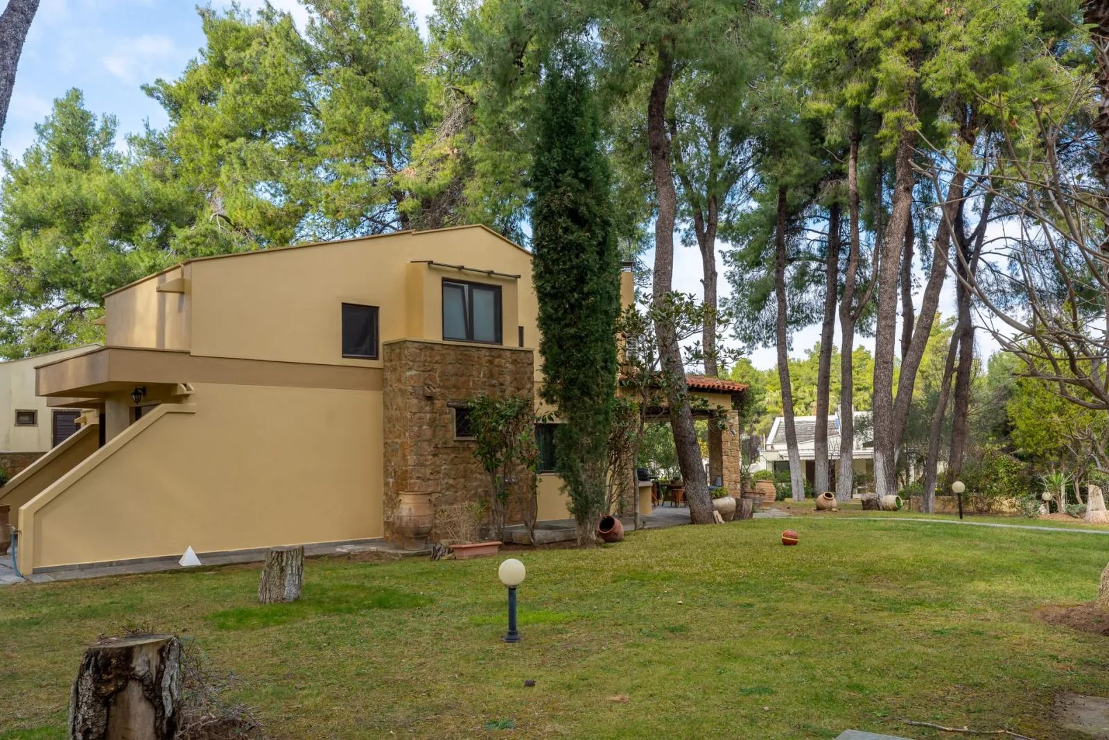 Magnolia Villa with Shared Pool -Sani
