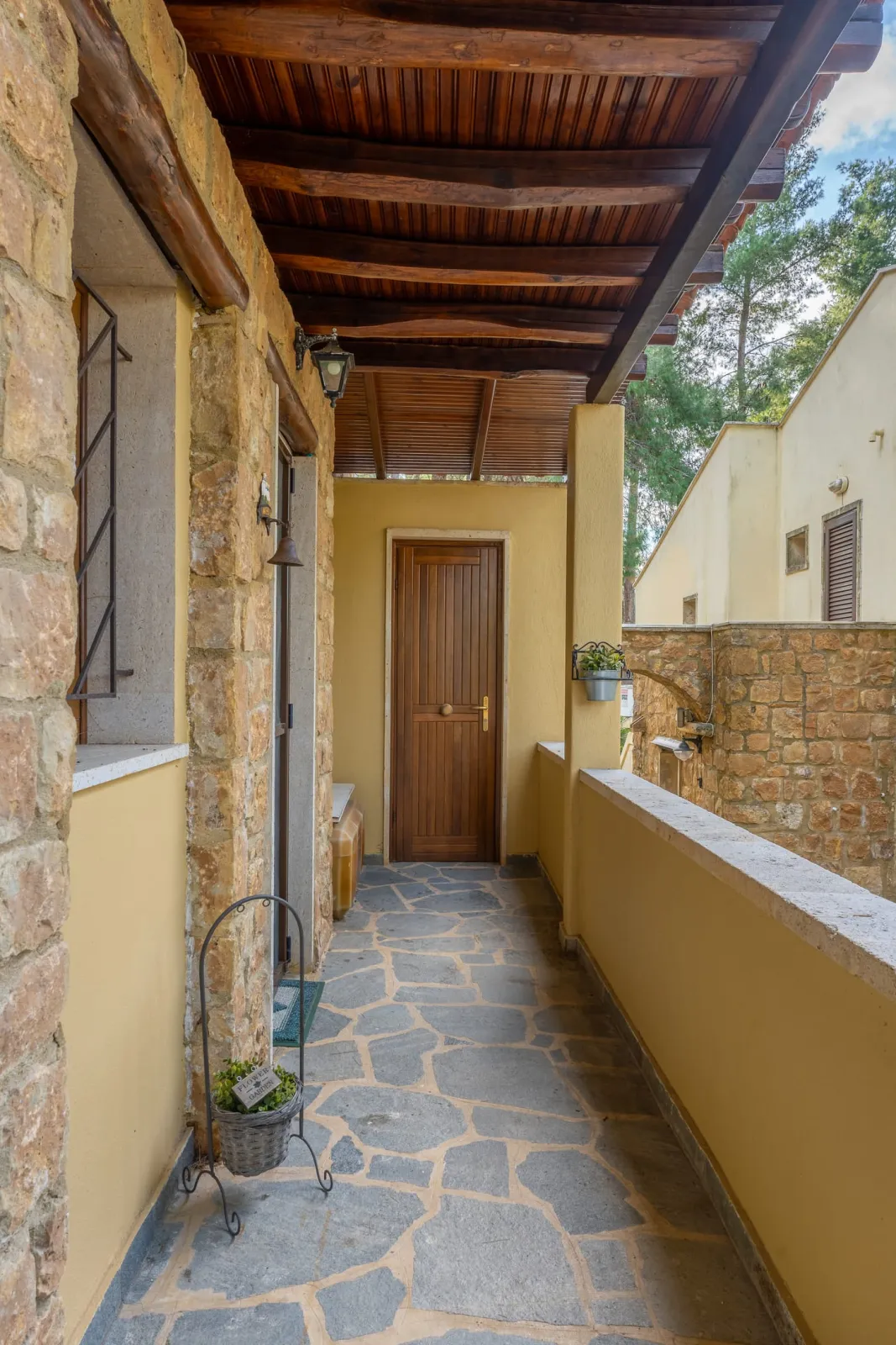 Magnolia Villa with Shared Pool -Sani