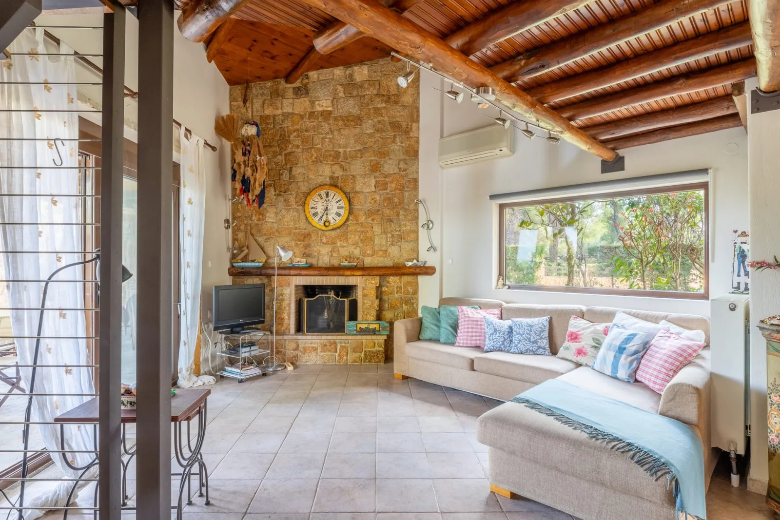 Magnolia Villa with Shared Pool -Sani