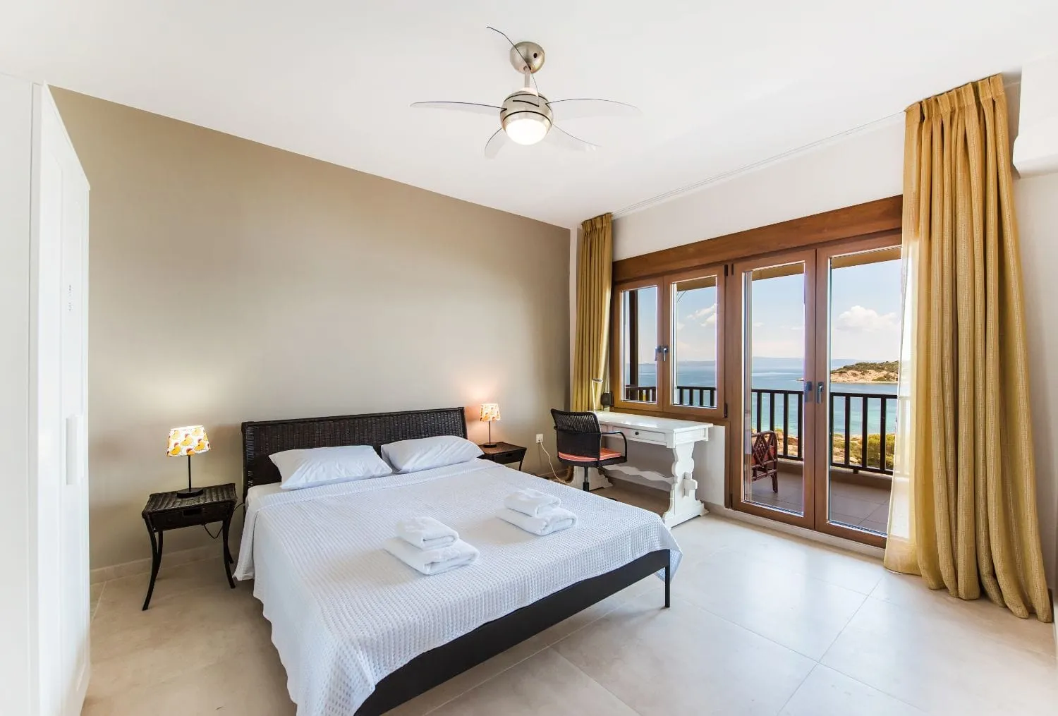 Oceanus Beachfront Apartment - Lagonisi Beach