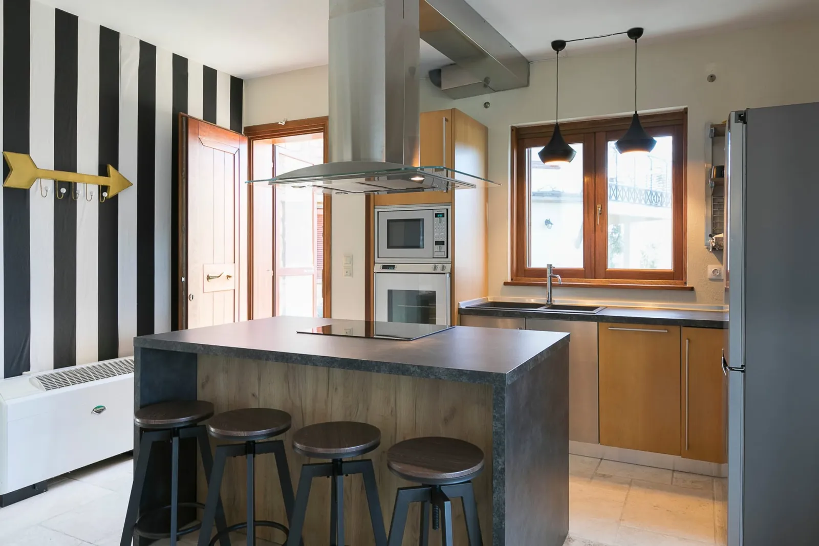 Thelma - Beachfront Villa in Trani Ammouda