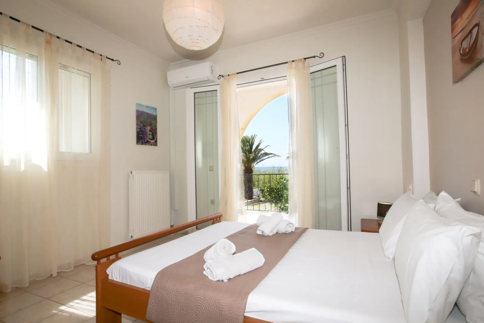 Villa 4 bedrooms with side sea view