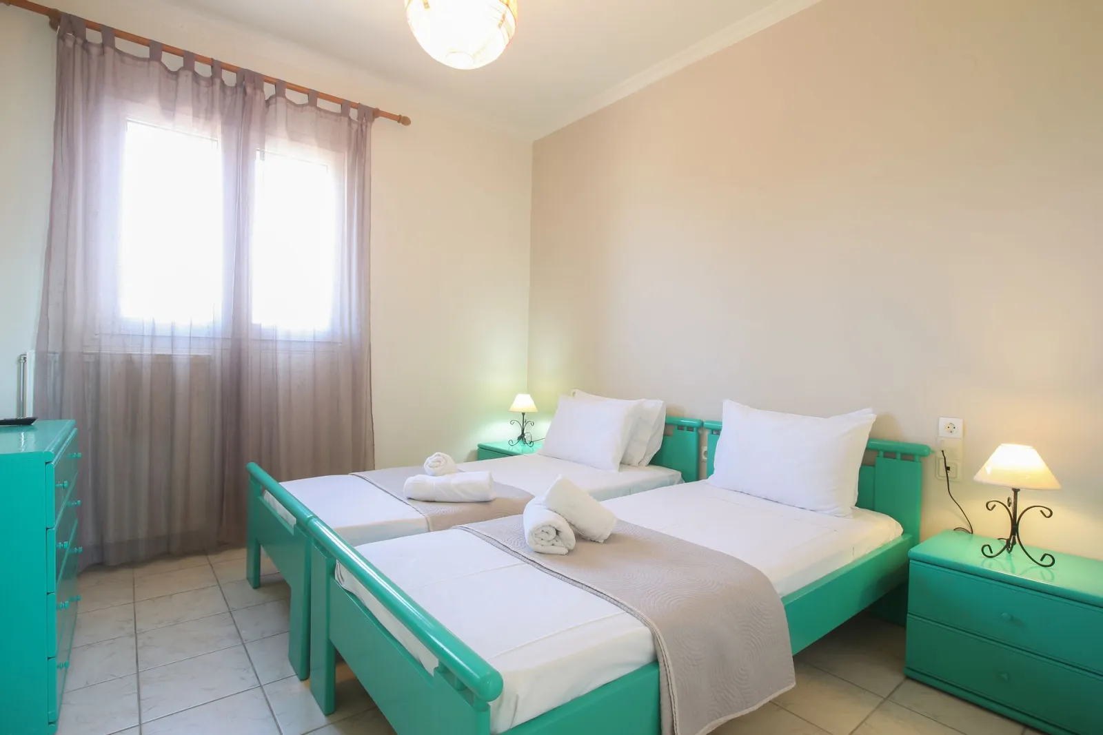 Villa 4 bedrooms with side sea view