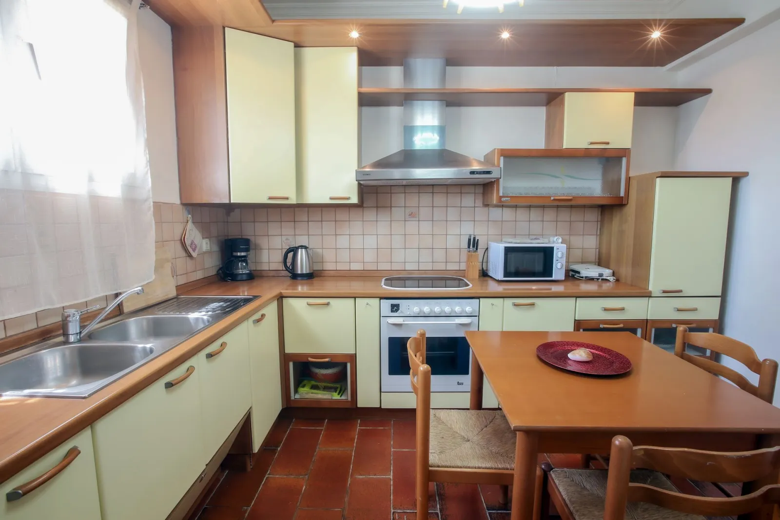 Villa 4 bedrooms with side sea view