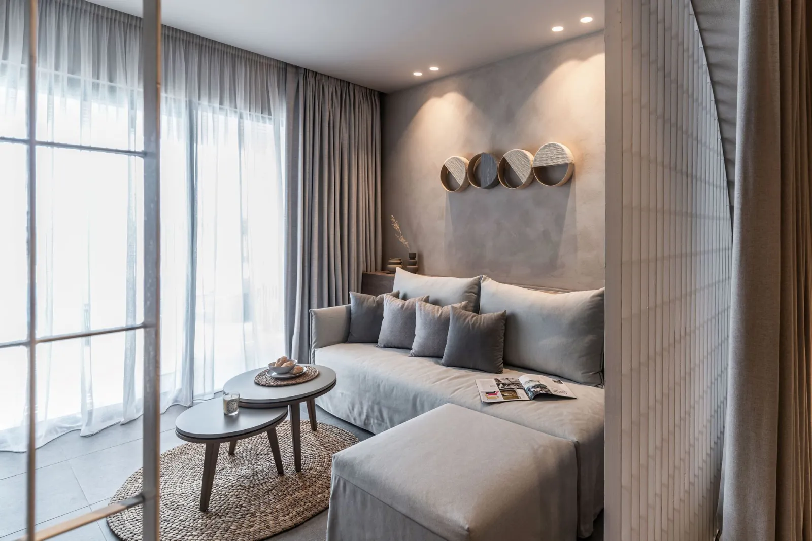 Open Plan Suite with Sharing Pool &amp; Private Sauna