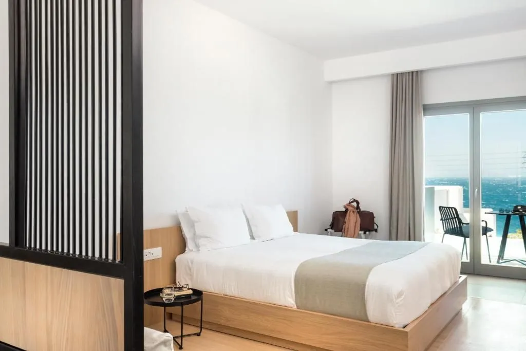 Executive Suite with Sea View and Heated Pool