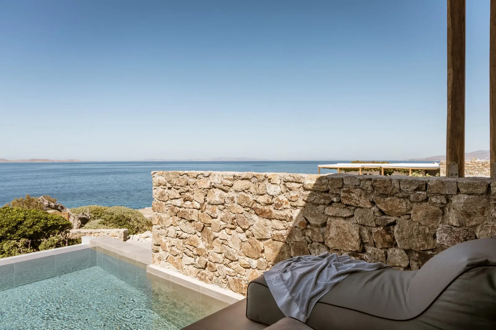 Executive Suite with Sea View and Heated Pool