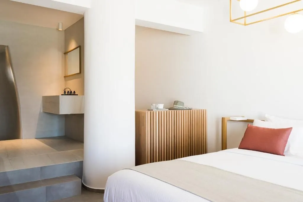 Deluxe Pool Suite with Sea View