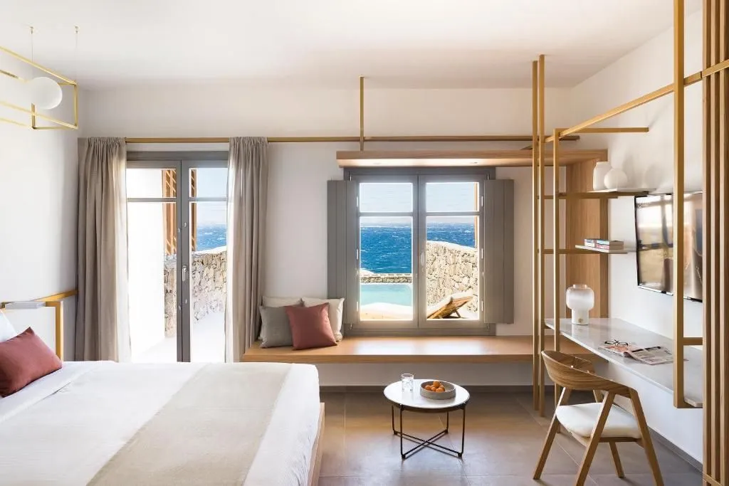 Deluxe Pool Suite with Sea View