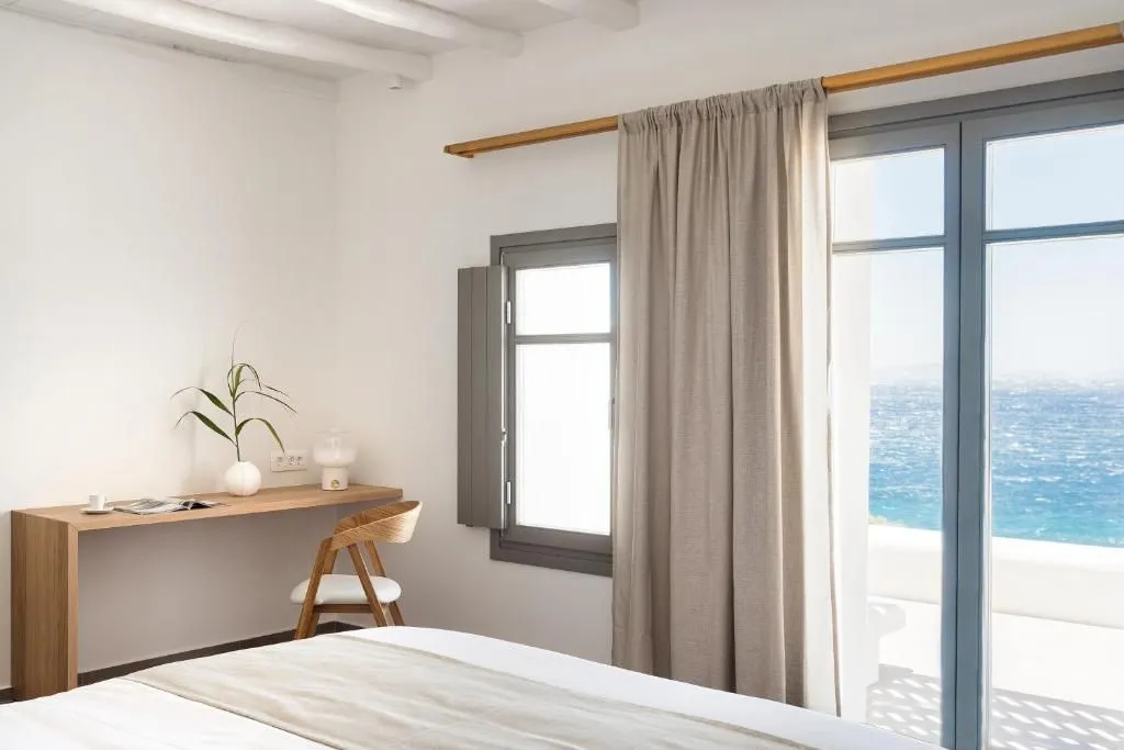 Secret Suite with Sea View and Ηeated Plunge Pool