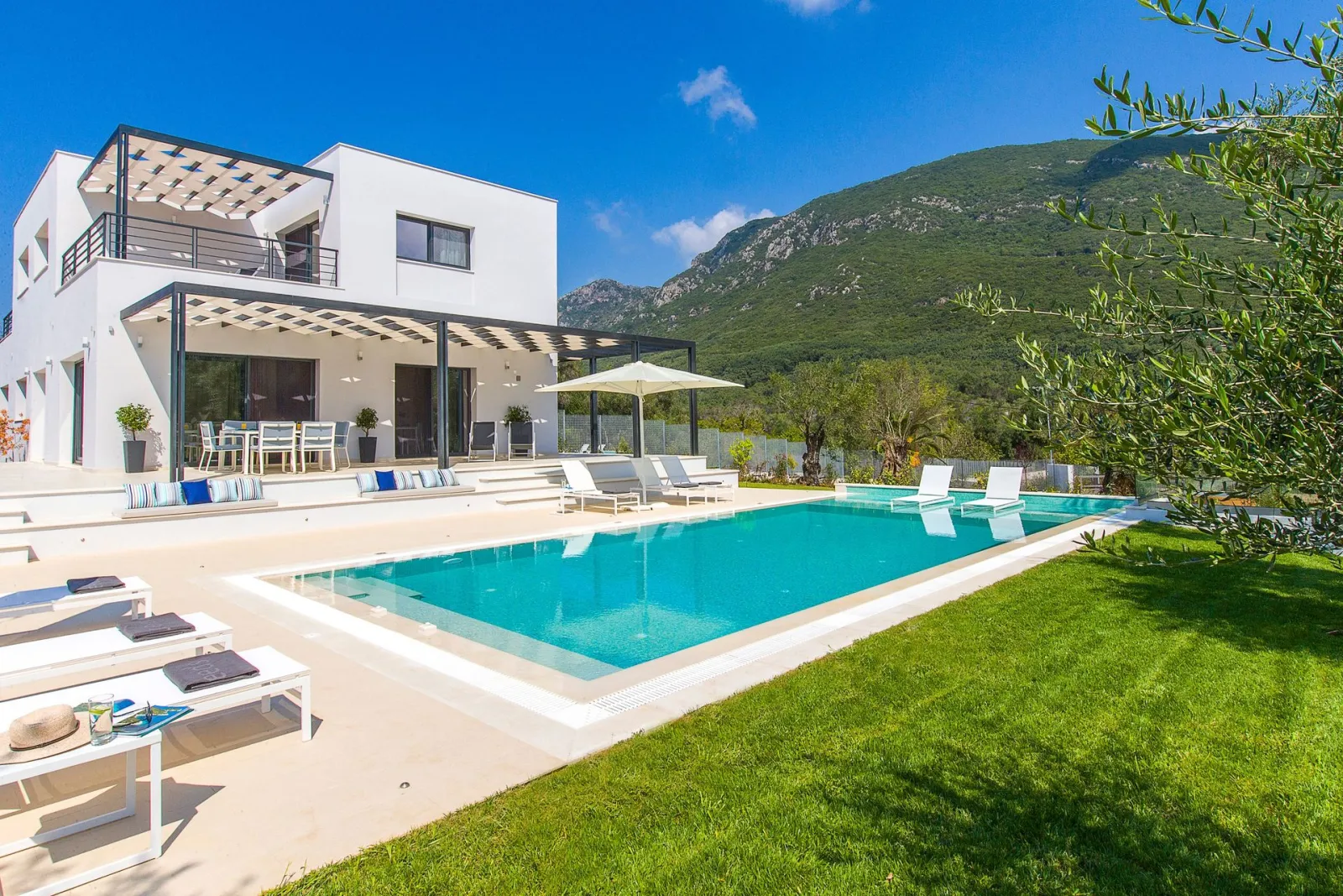 Villa Acaste