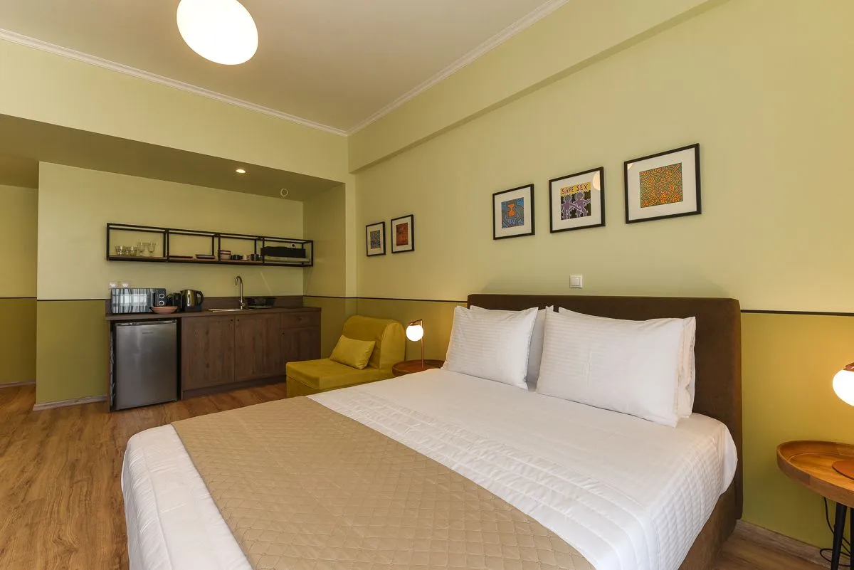 Studio Apartment (Story 4b)