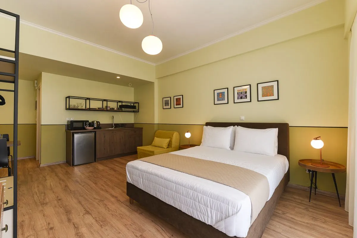Studio Apartment (Story 4b)