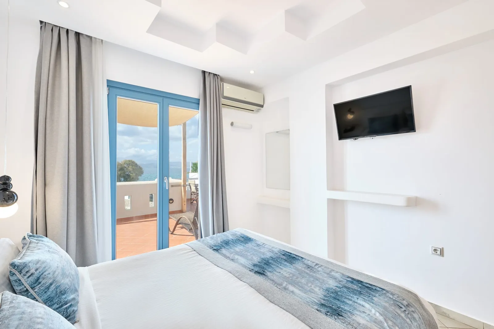 Junior Suite with Hot Tub &amp; Sea View - ANNEX