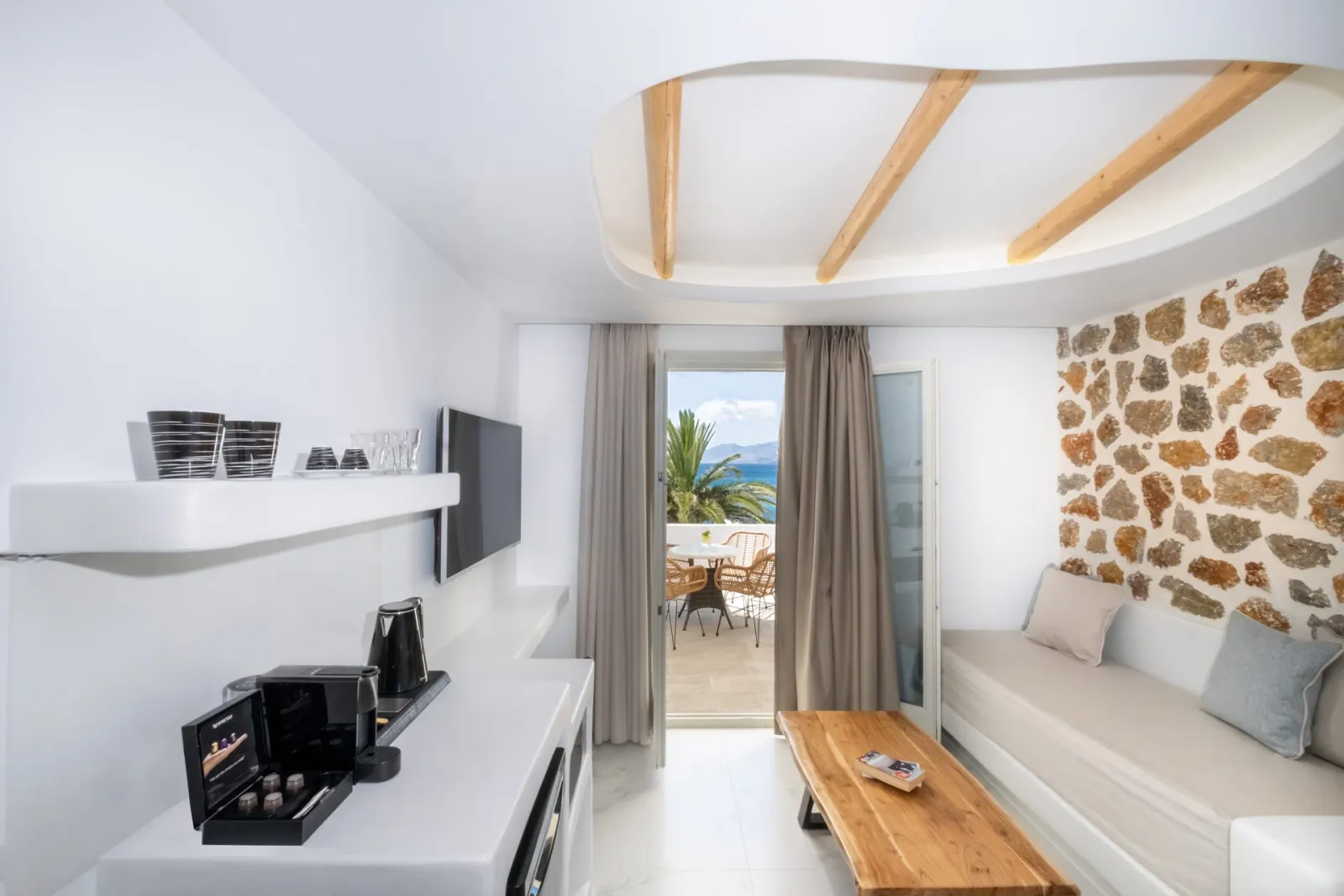 Deluxe Suite with Outdoor Jacuzzi &amp; Sea View