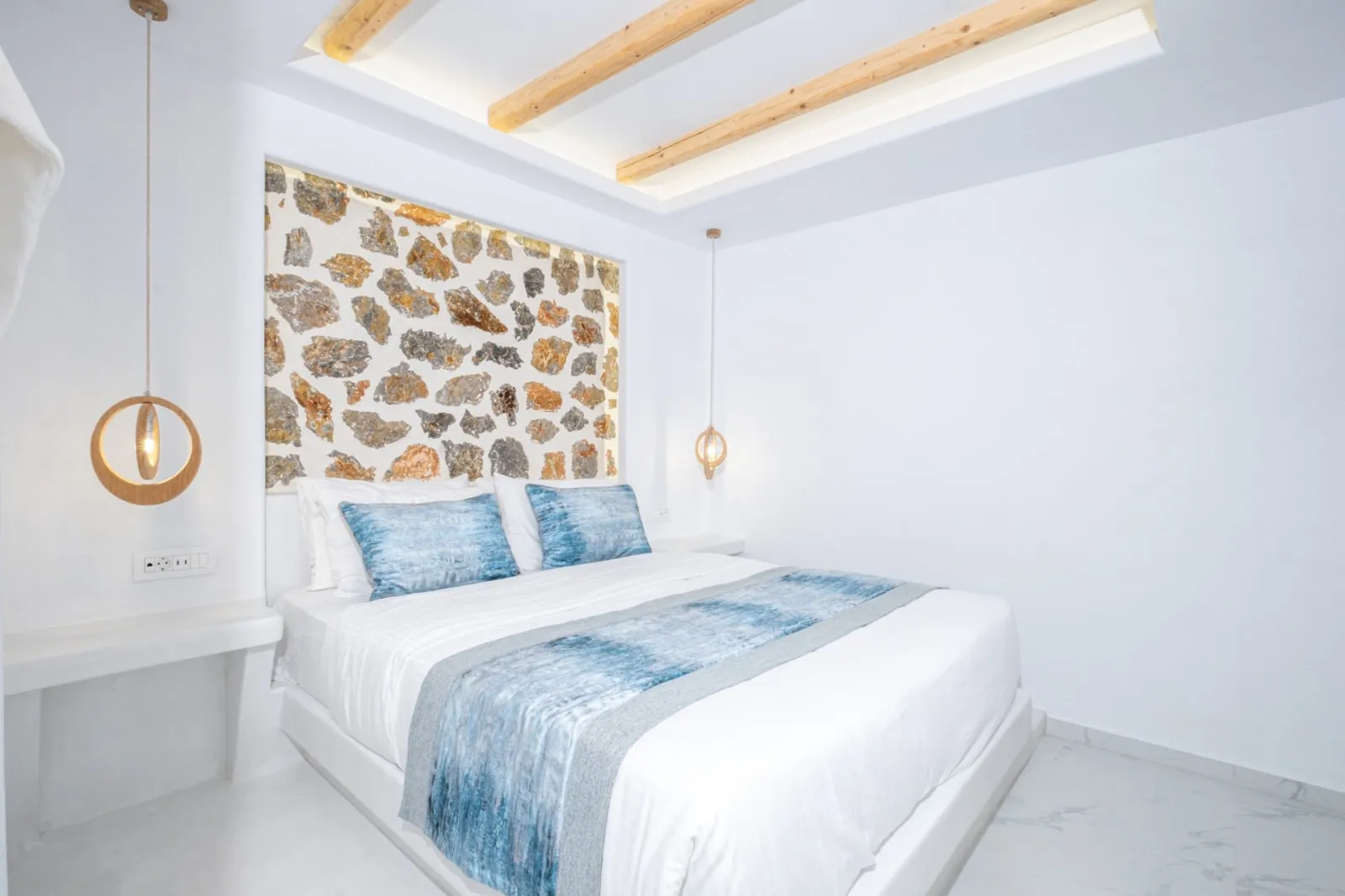 Deluxe Suite with Outdoor Jacuzzi &amp; Sea View