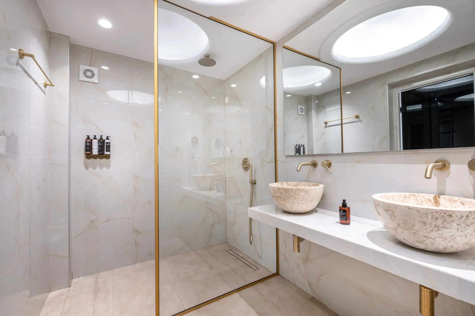 Elite Suite with Outdoor Jacuzzi &amp; Sea View