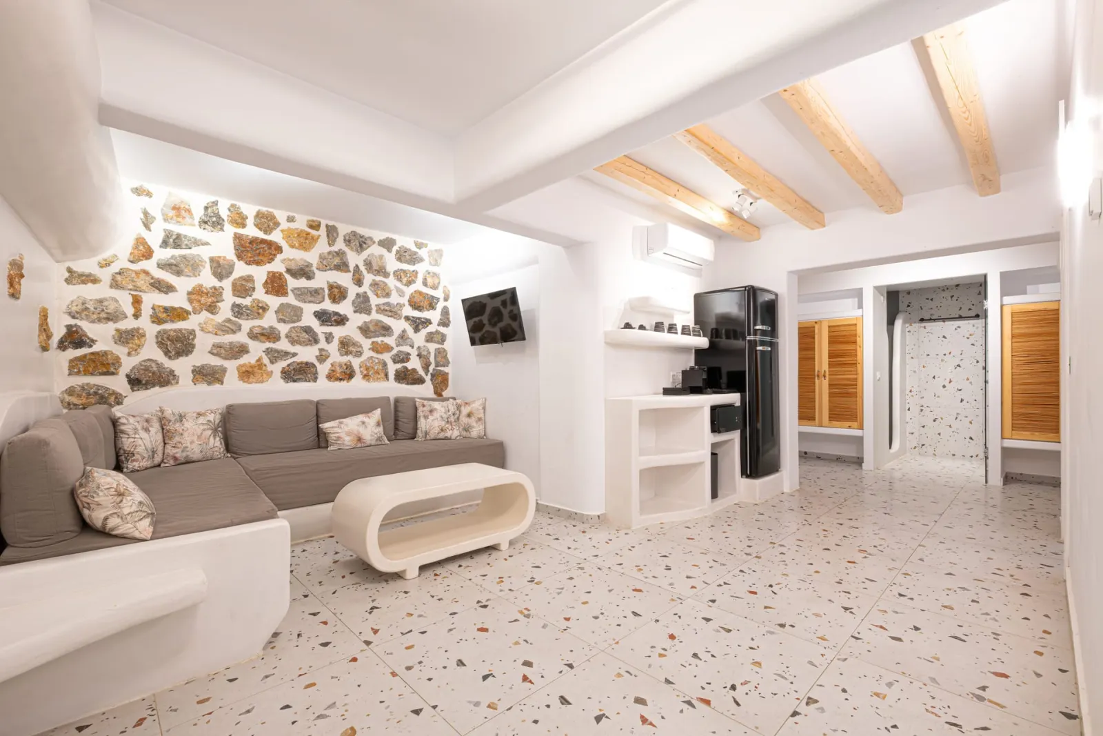 King 2 Bedroom Suite with Indoor Jetted Tub| Semi Basement