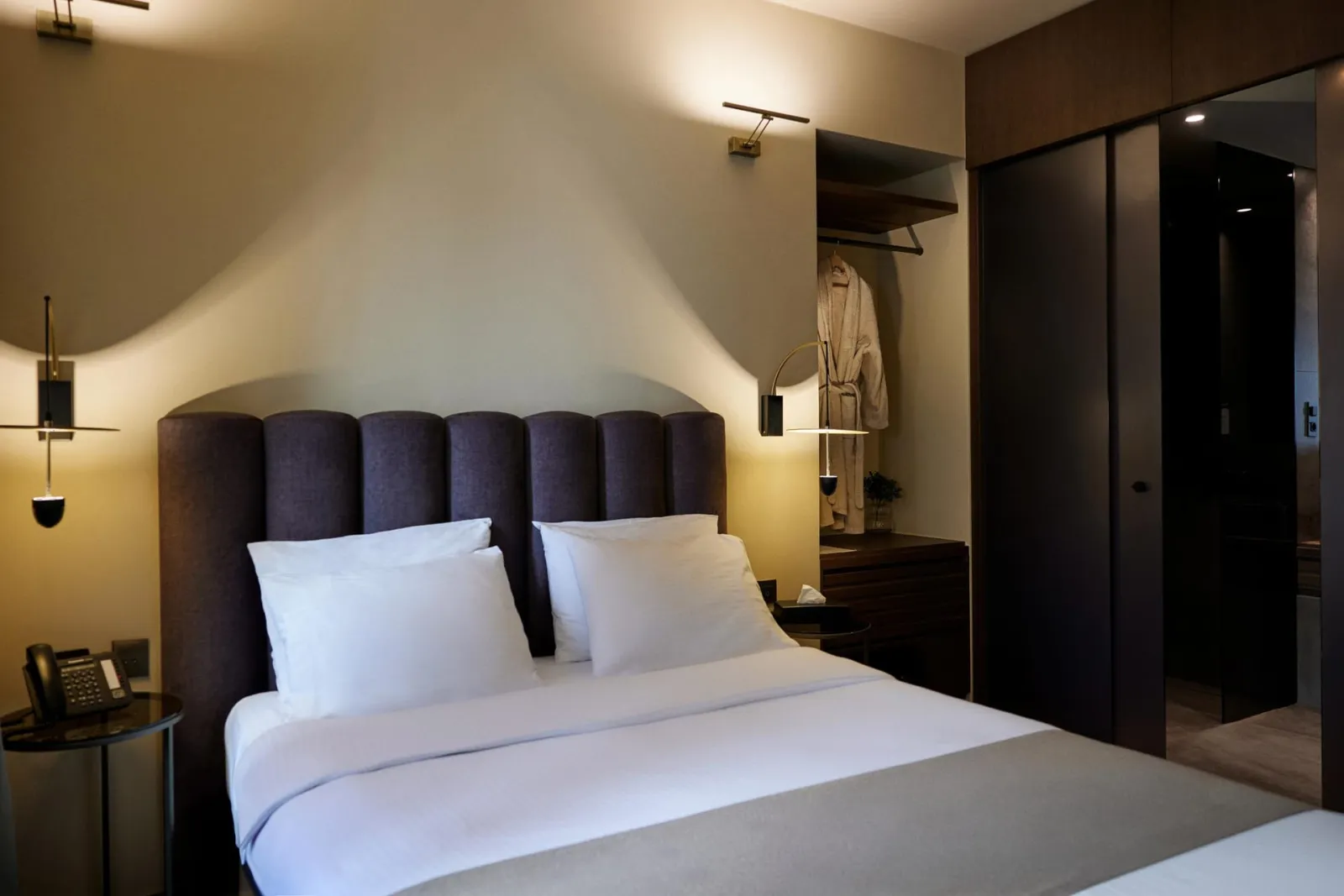 Standard Athenian room