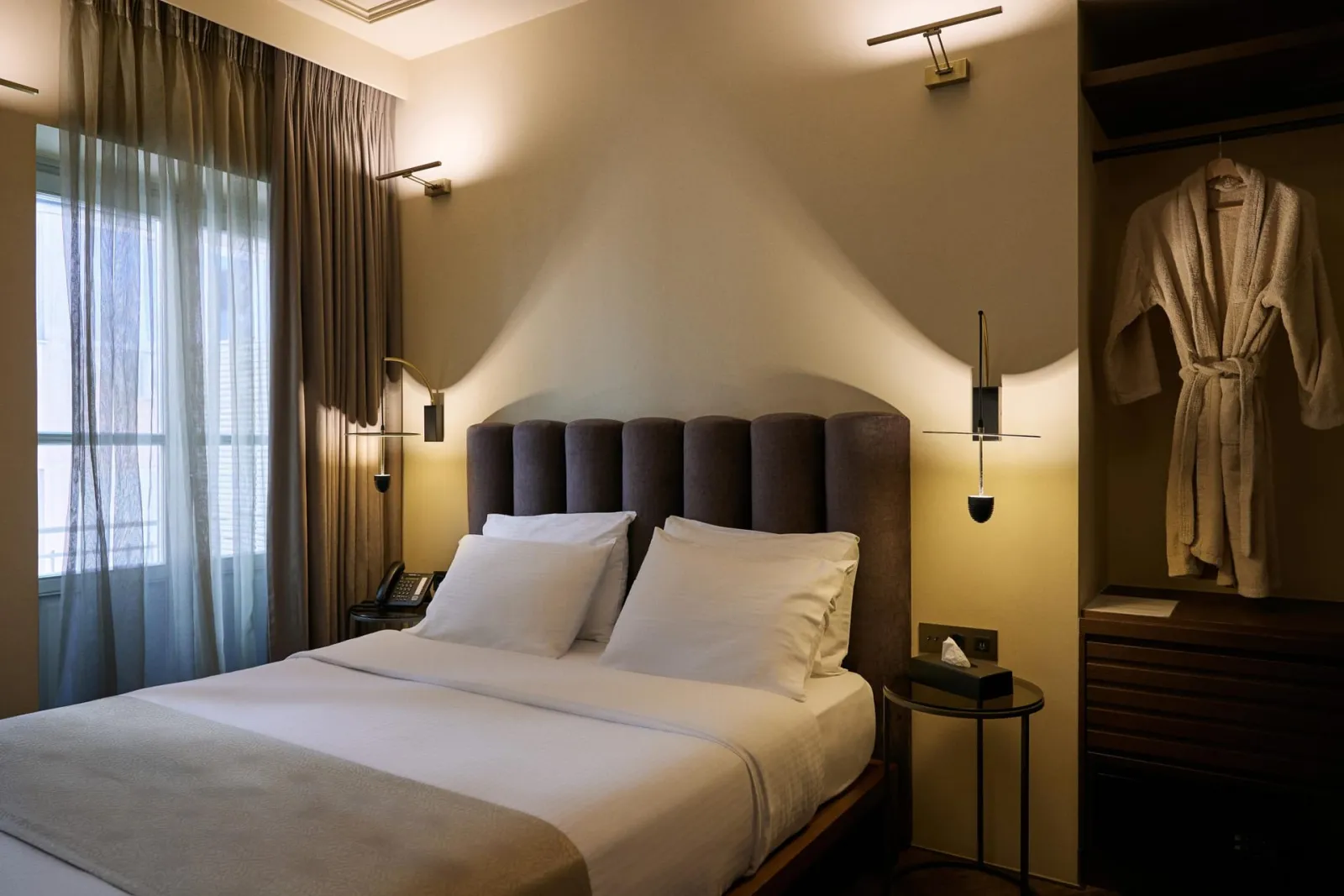 Standard Athenian room